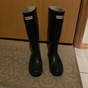 Black hunter boots